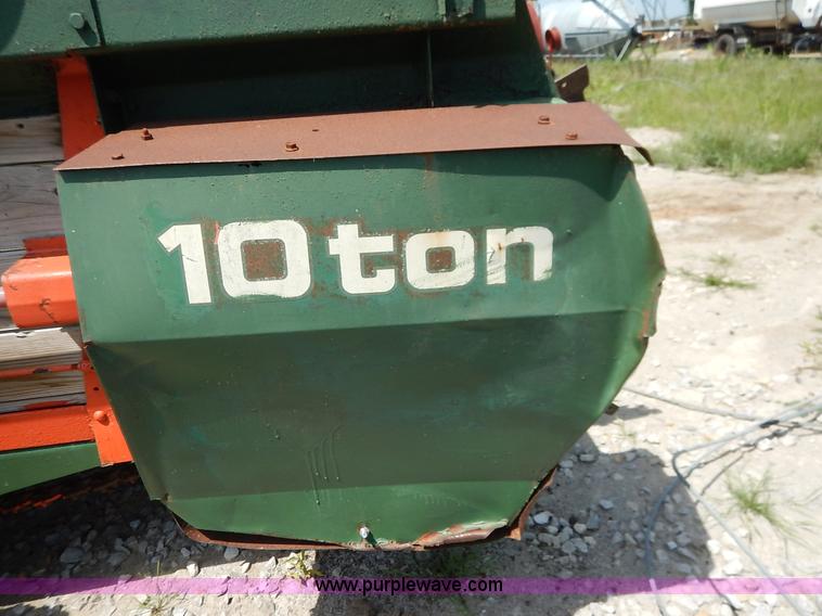 image for item J3763 New Idea manure spreader