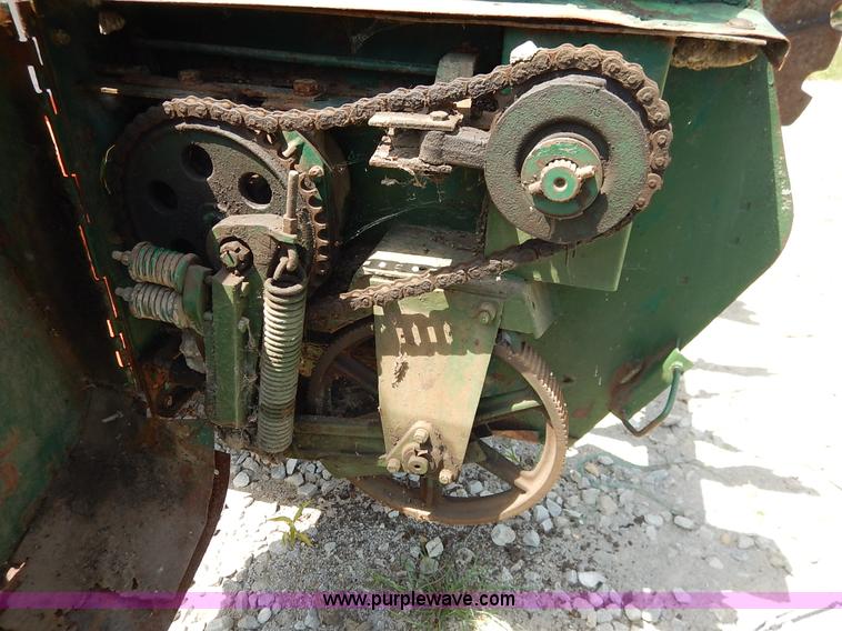 image for item J3763 New Idea manure spreader