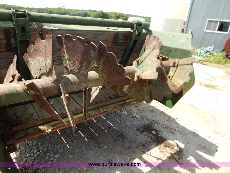 image for item J3763 New Idea manure spreader