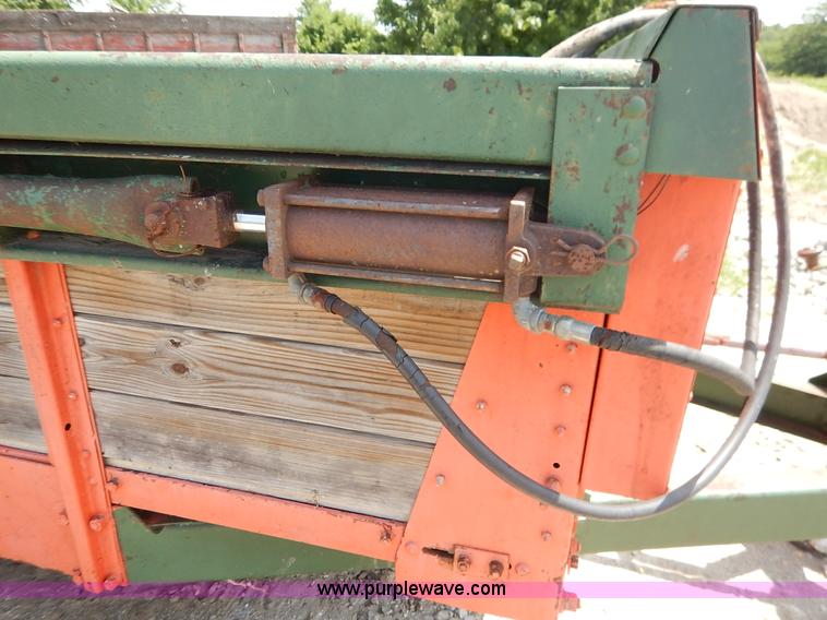 image for item J3763 New Idea manure spreader