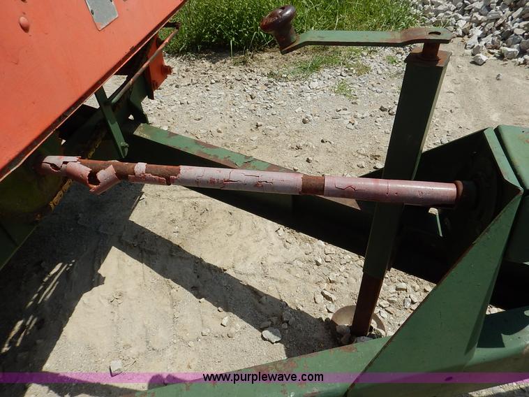 image for item J3763 New Idea manure spreader