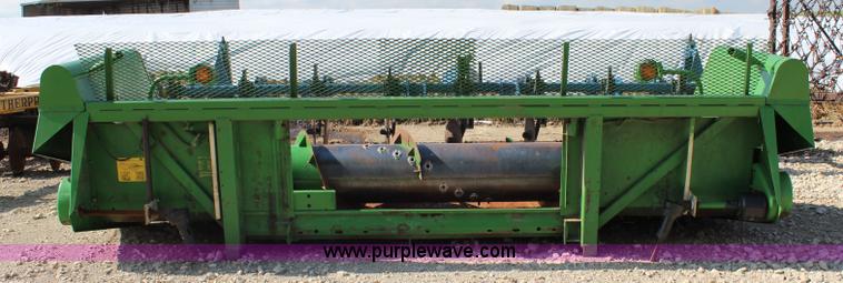 image for item J5839 1995 John Deere 653A row crop head