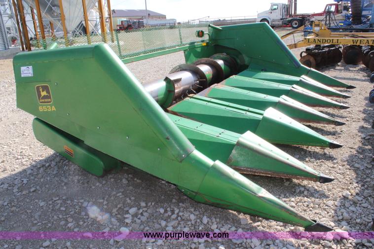 image for item J5839 1995 John Deere 653A row crop head