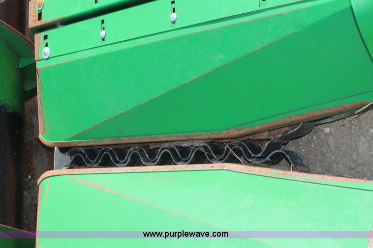 image for item J5839 1995 John Deere 653A row crop head