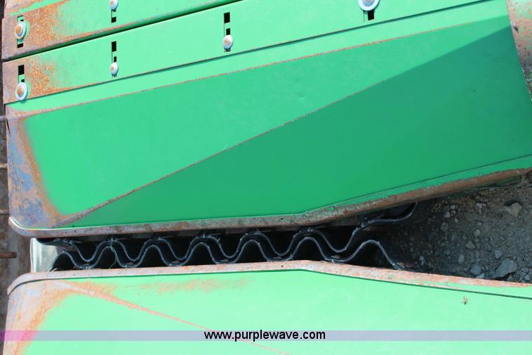 image for item J5839 1995 John Deere 653A row crop head