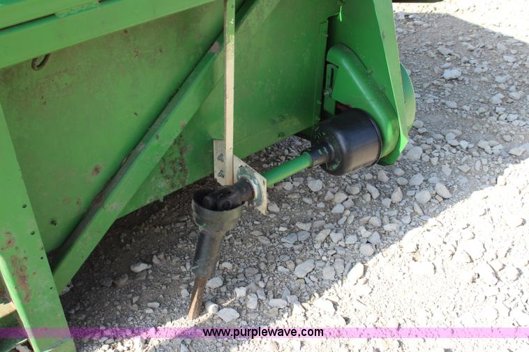 image for item J5839 1995 John Deere 653A row crop head