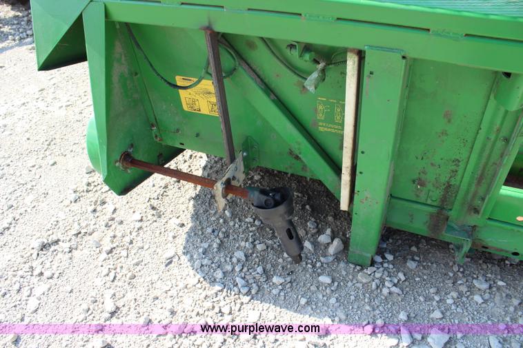 image for item J5839 1995 John Deere 653A row crop head