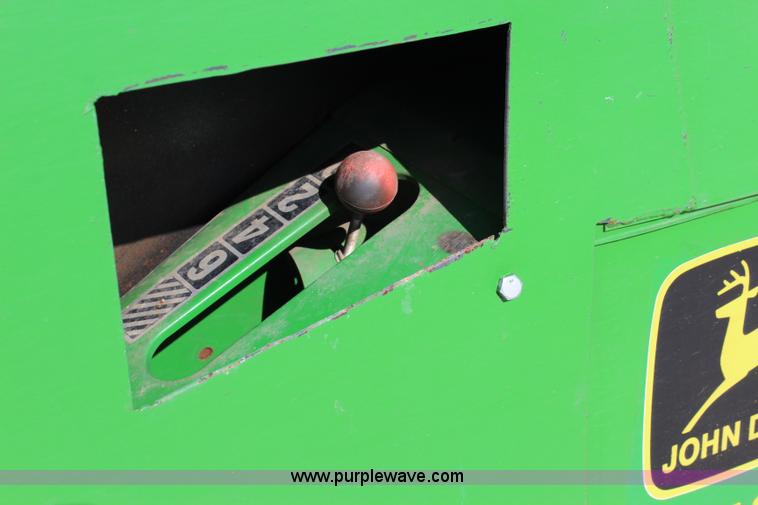 image for item J5839 1995 John Deere 653A row crop head