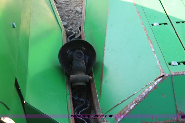 image for item J5839 1995 John Deere 653A row crop head