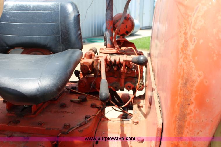 image for item J5863 1962 Allis Chalmers D19 tractor