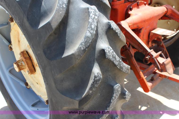 image for item J5863 1962 Allis Chalmers D19 tractor