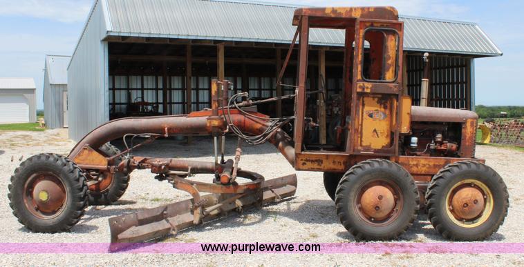 image for item J5869 1954 Allis Chalmers D rigid frame motor grader