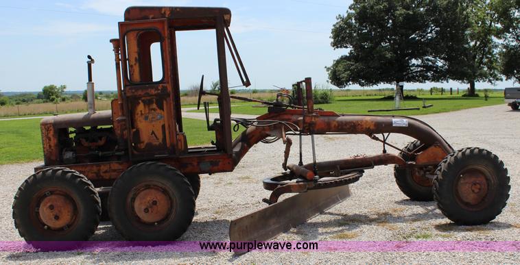 image for item J5869 1954 Allis Chalmers D rigid frame motor grader