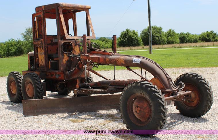 image for item J5869 1954 Allis Chalmers D rigid frame motor grader
