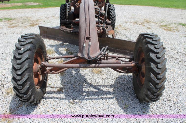 image for item J5869 1954 Allis Chalmers D rigid frame motor grader