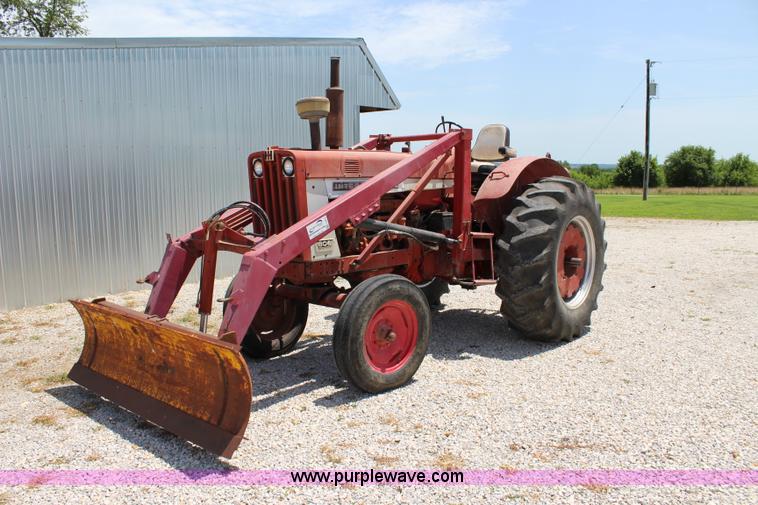 image for item J5870 1965 International 806 Wheatland tractor