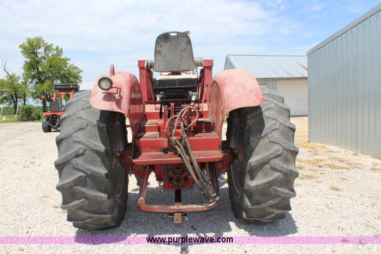 image for item J5870 1965 International 806 Wheatland tractor