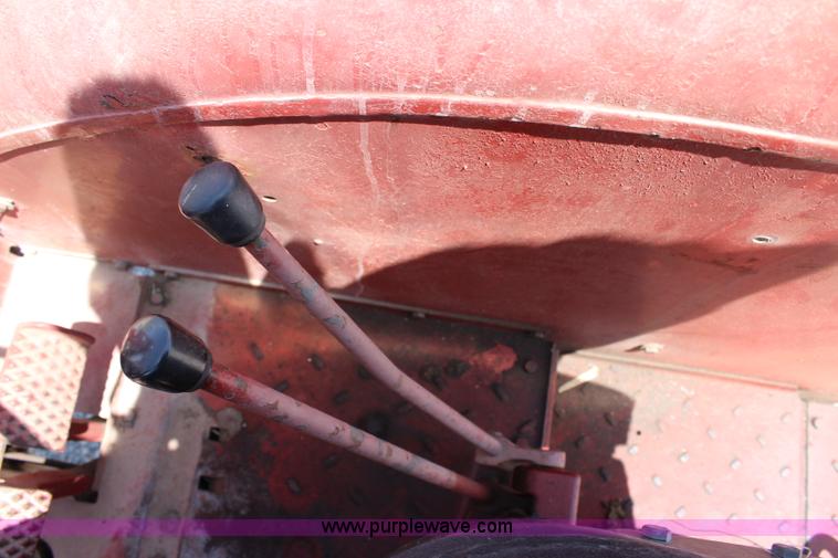 image for item J5870 1965 International 806 Wheatland tractor