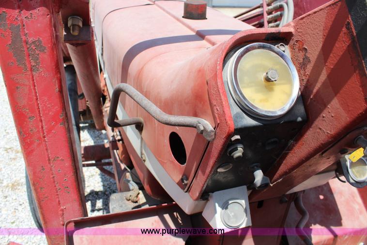 image for item J5870 1965 International 806 Wheatland tractor