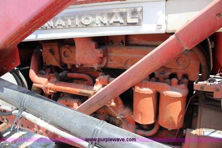 image for item J5870 1965 International 806 Wheatland tractor