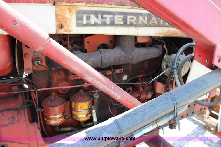 image for item J5870 1965 International 806 Wheatland tractor