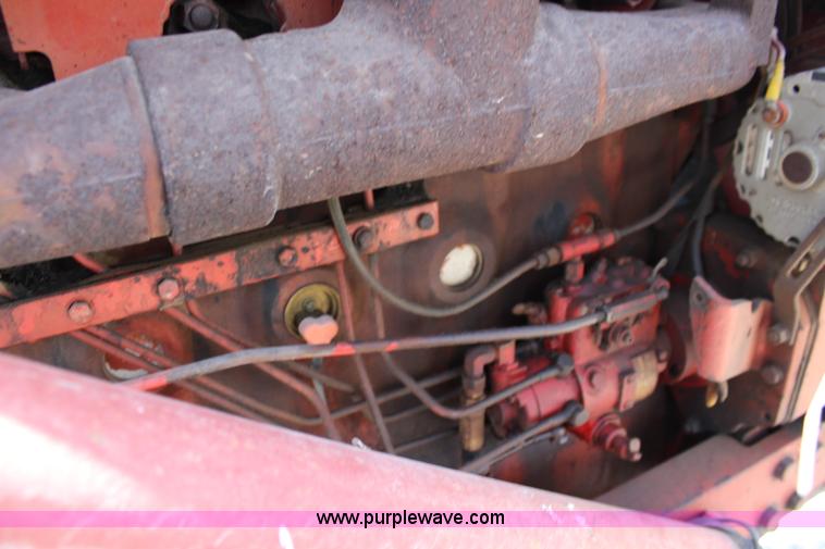 image for item J5870 1965 International 806 Wheatland tractor