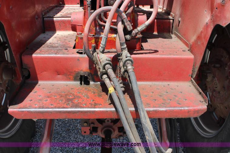 image for item J5870 1965 International 806 Wheatland tractor