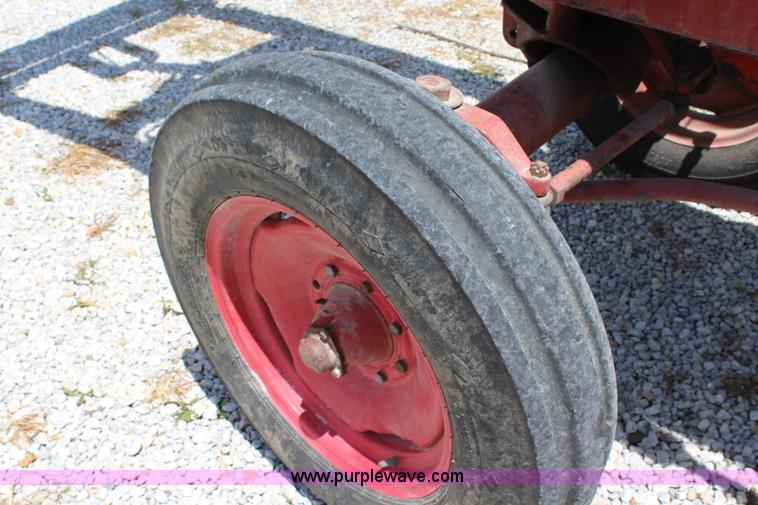 image for item J5870 1965 International 806 Wheatland tractor