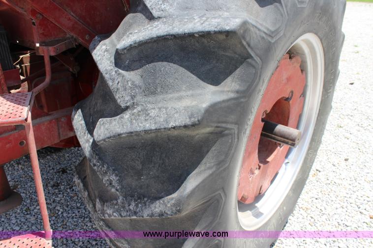 image for item J5870 1965 International 806 Wheatland tractor