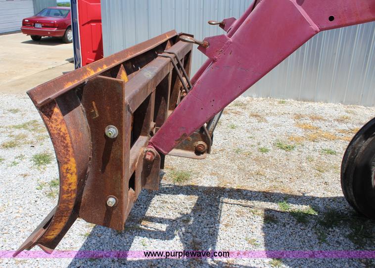 image for item J5870 1965 International 806 Wheatland tractor