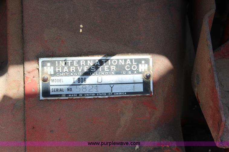 image for item J5870 1965 International 806 Wheatland tractor