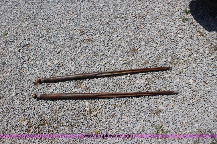 image for item J5870 1965 International 806 Wheatland tractor