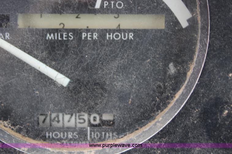 image for item J5874 1972 John Deere 4620 tractor