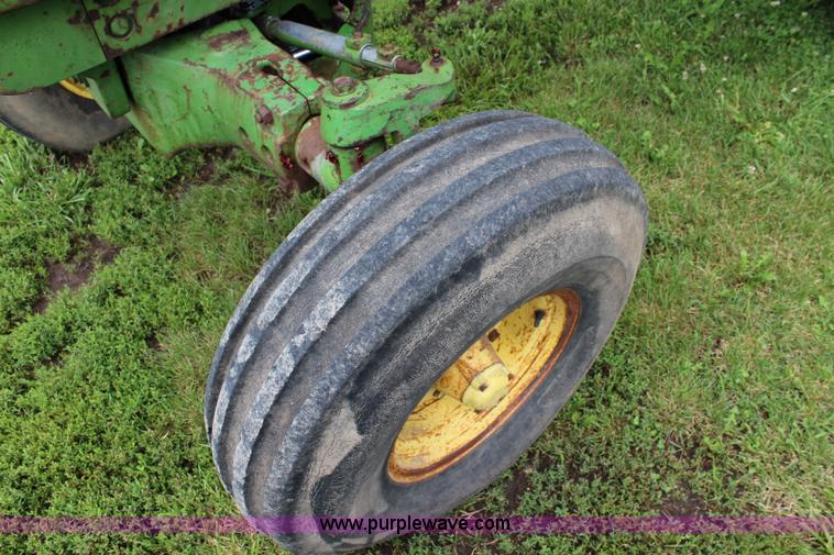 image for item J5874 1972 John Deere 4620 tractor
