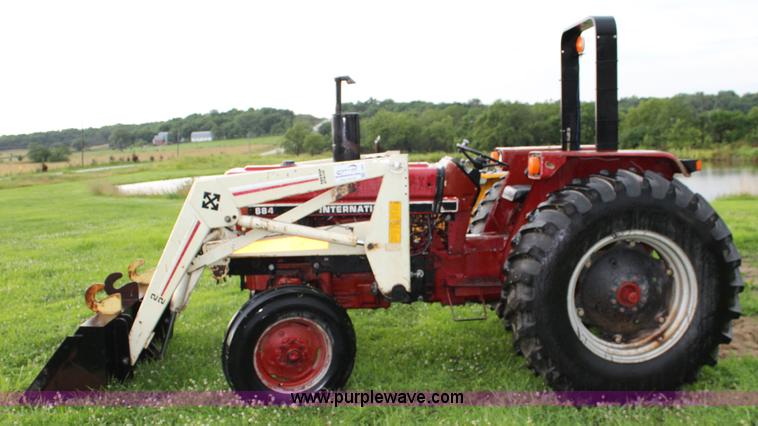 image for item J5882 1983 International 884 tractor