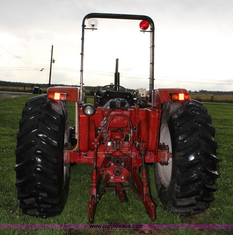 image for item J5882 1983 International 884 tractor