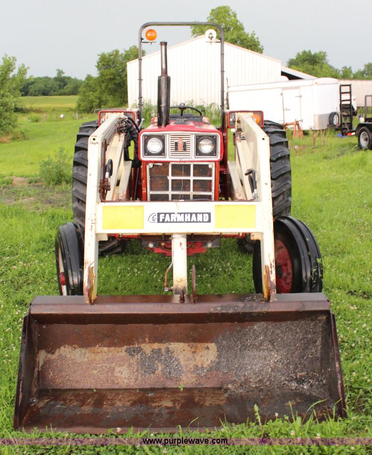 image for item J5882 1983 International 884 tractor
