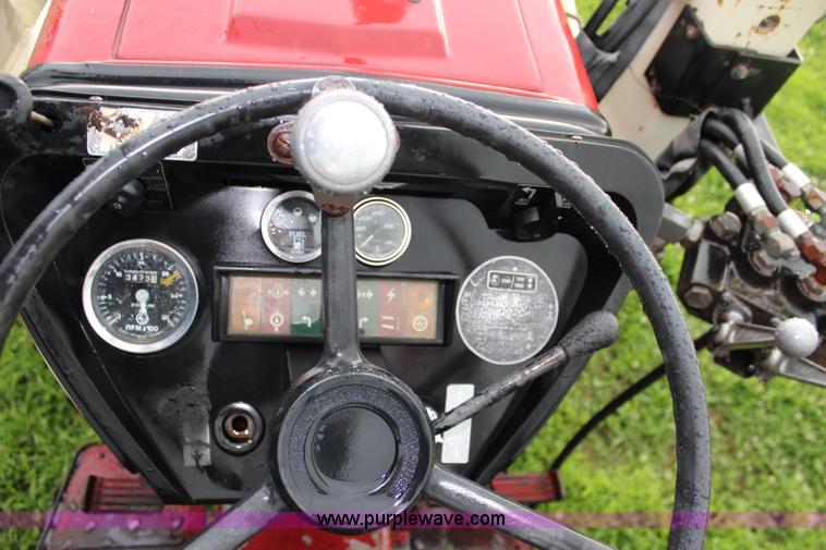 image for item J5882 1983 International 884 tractor