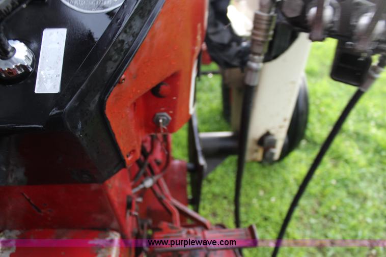 image for item J5882 1983 International 884 tractor