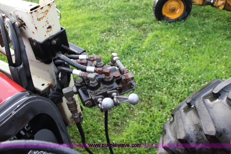 image for item J5882 1983 International 884 tractor