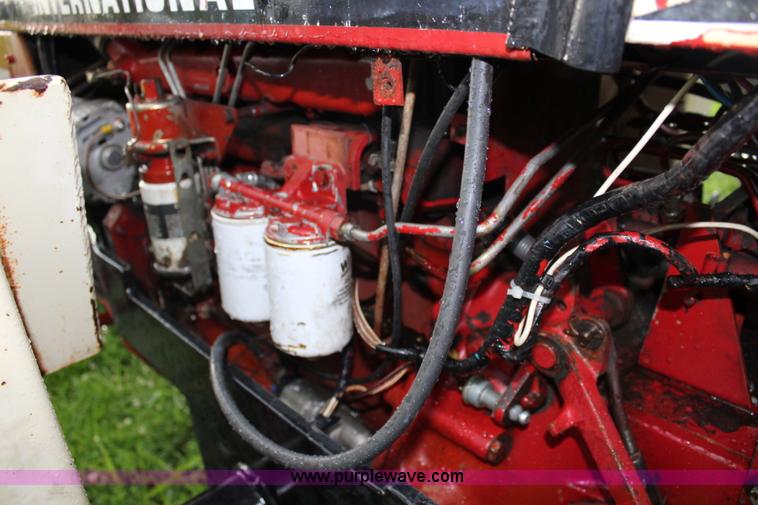 image for item J5882 1983 International 884 tractor