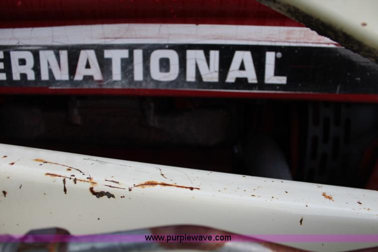 image for item J5882 1983 International 884 tractor