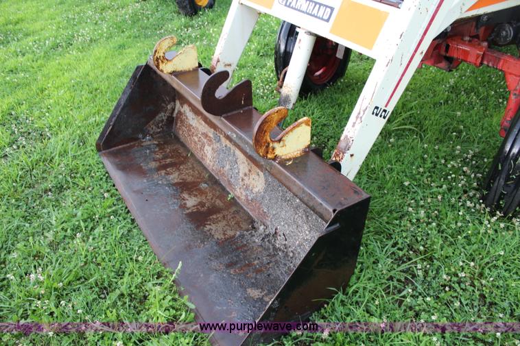 image for item J5882 1983 International 884 tractor