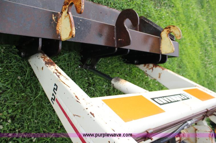 image for item J5882 1983 International 884 tractor