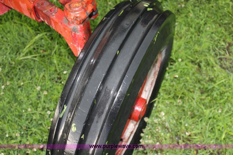 image for item J5882 1983 International 884 tractor