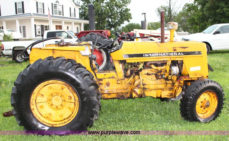 image for item J5883 International I2500B tractor