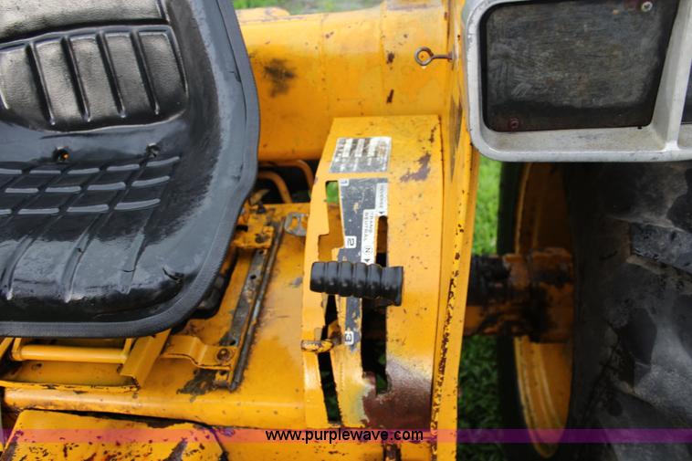 image for item J5883 International I2500B tractor