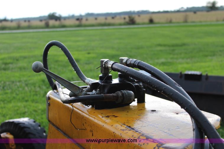 image for item J5883 International I2500B tractor