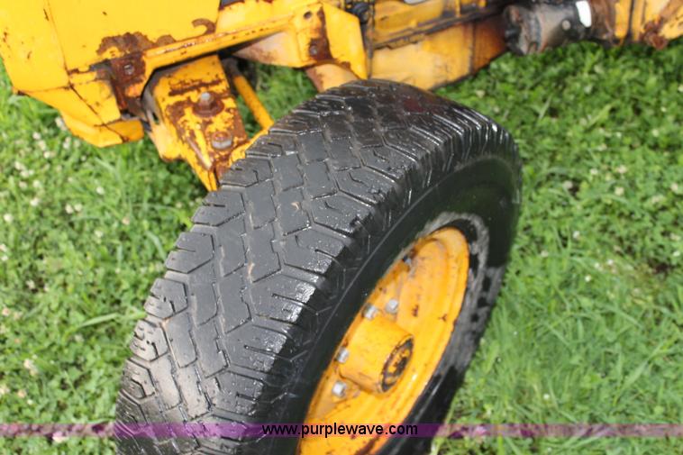 image for item J5883 International I2500B tractor