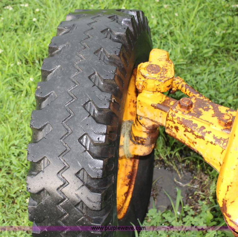 image for item J5883 International I2500B tractor